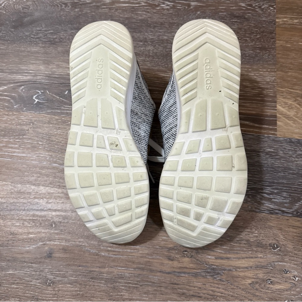 Women’s 9 adidas Cloudfoam Gray and White Athletic Shoes - Picture 5 of 6